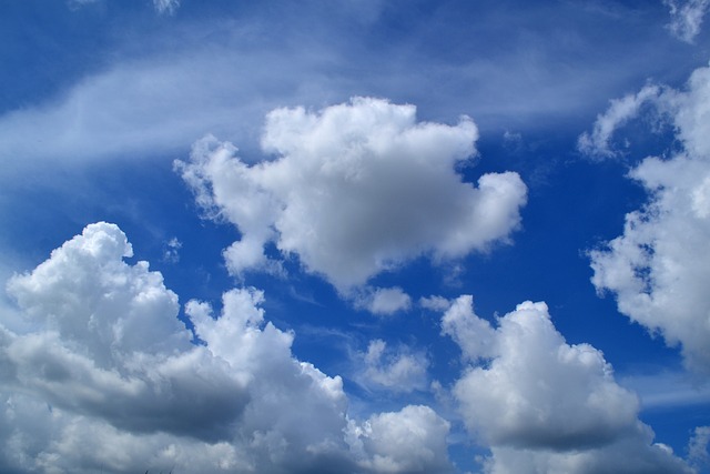 clouds-gce8a3707d_640.jpg