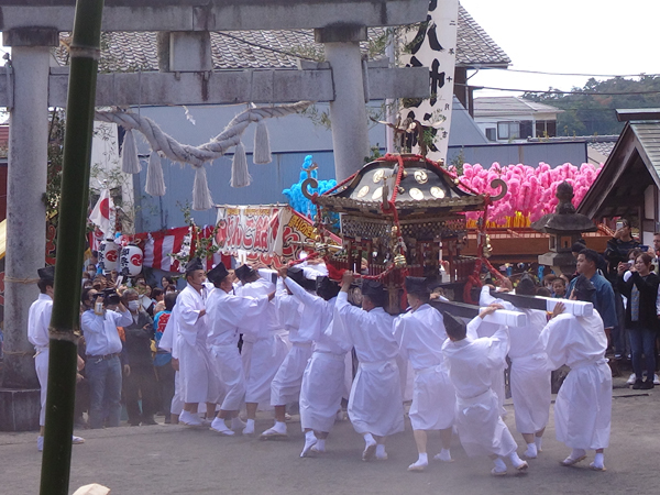 令和5年 伊東市富戸 三島神社例大祭 神輿宮出し