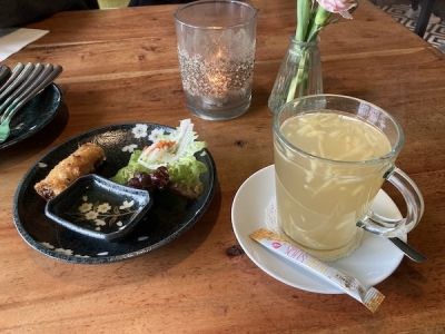 ベトナムレストランでのぐーママの飲み物は 生姜茶と決まっています。