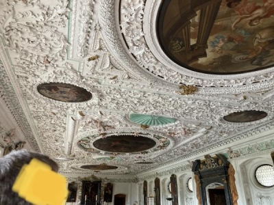 修道士たちの食堂の天井は 華麗というより 破いた紙が散らばっているようで、 はっきり言って気持ちが悪かったです