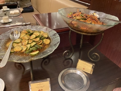 韓国風サラダと怪しいキムチ