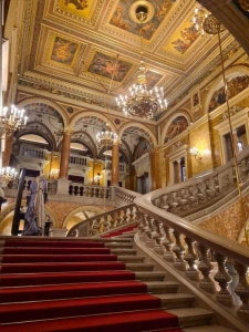 ハンガリー国立歌劇場　大理石の階段