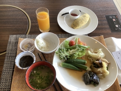 石垣島のホテルの朝ゴハンは野菜サラダがしっかりしていました。