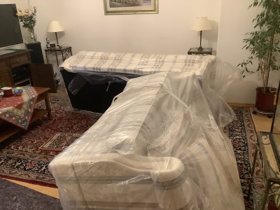 先日やっと新しいソファーが届きました。