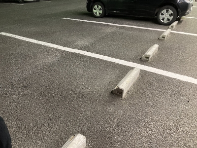 駐車場の車止め