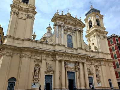 最初に入ってみたバス停の近くにある教会chiesa-di-santa-margherita