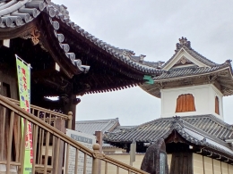 専立寺の太鼓門と寺門